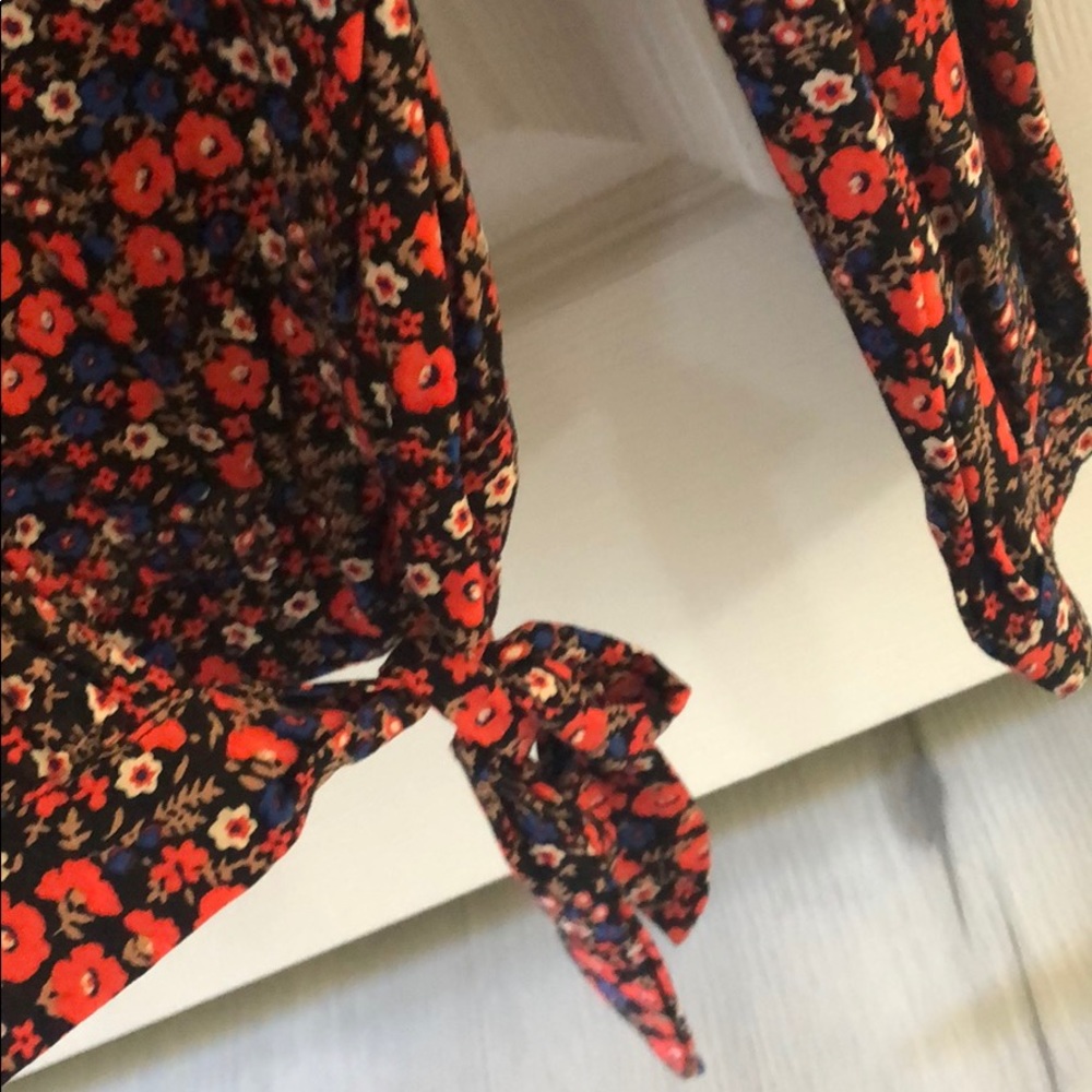 Universal Thread Fall Wrap Top - Picture 3 of 4
